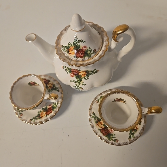 RORAL ALBERT VINTAGE OLD COUNTRY ROSES MINI TEA POT - Picture 5 of 7